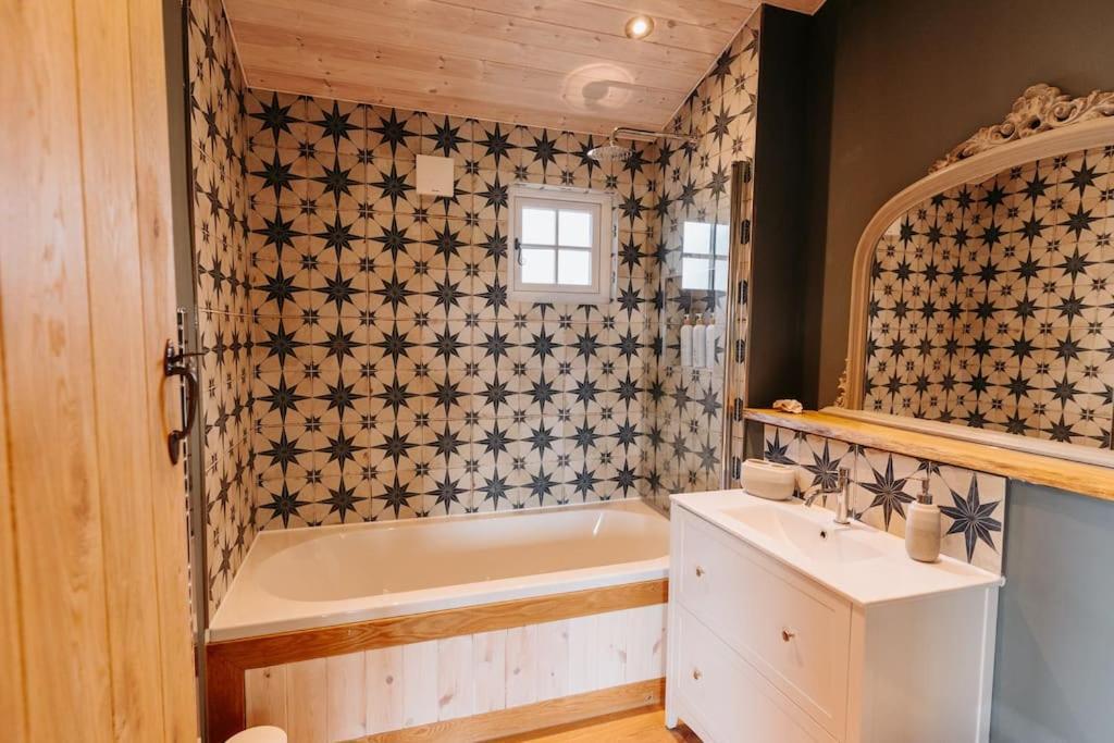 Beautiful Cottage In Bredfield Near To Woodbridge On The Suffolk Coast 外观 照片